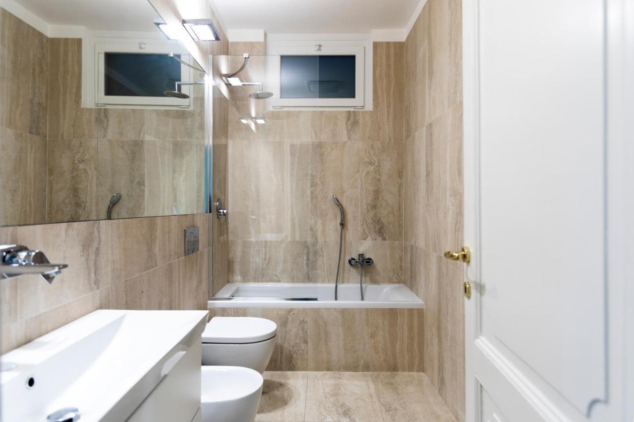 Montenapoleone - Sant Andrea Charme Penthouse Milan Exterior photo