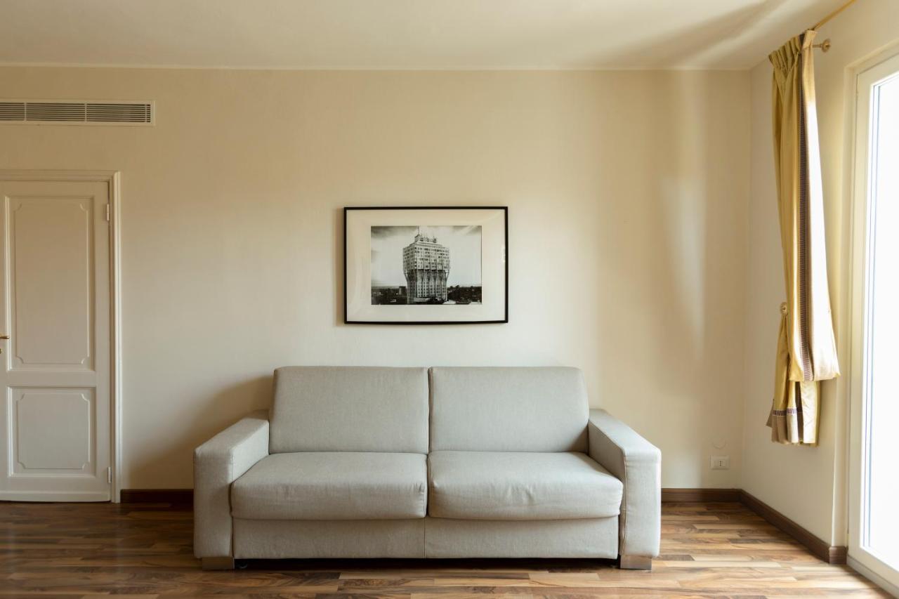 Montenapoleone - Sant Andrea Charme Penthouse Milan Exterior photo